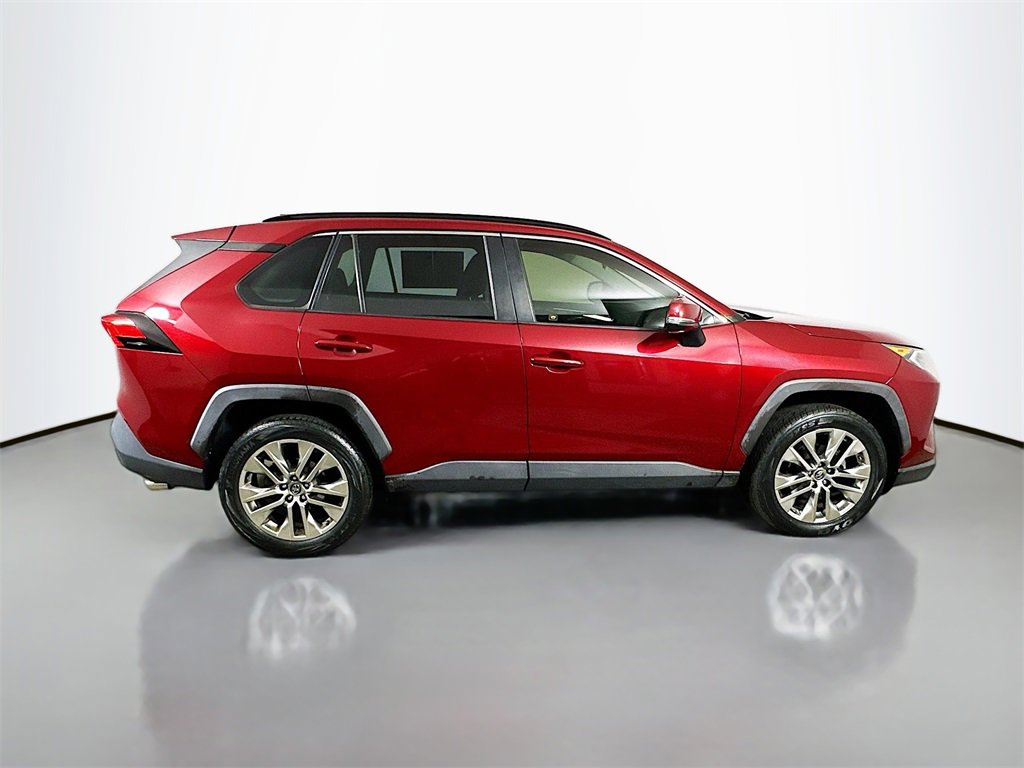 Used 2019 Toyota RAV4 XLE Premium image 7