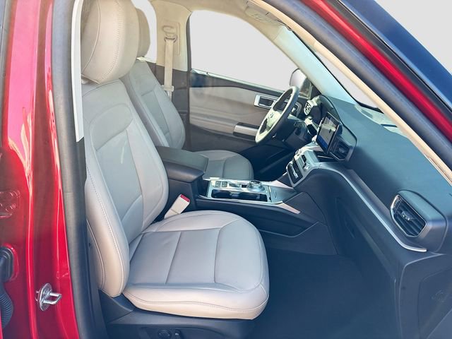 Used 2024 Ford Explorer XLT w/ Equipment Group 202A image 15
