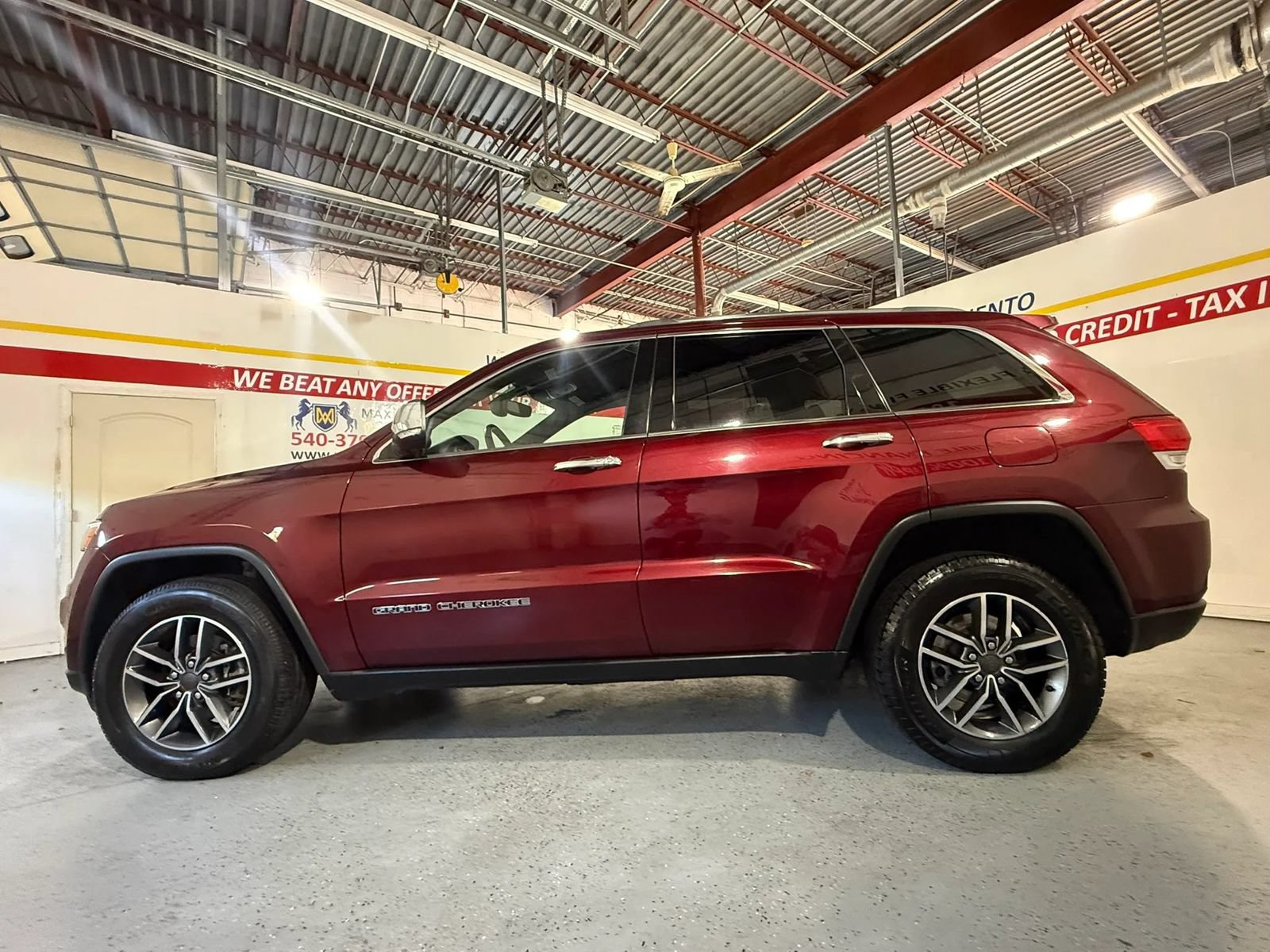 Used 2019 Jeep Grand Cherokee Limited AWD/4WD image 11