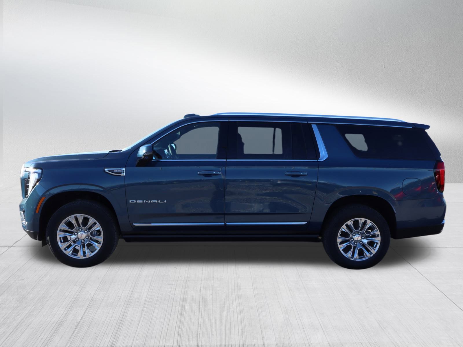 New 2026 GMC Yukon XL Denali w/ Sun & Power Step Package image 4