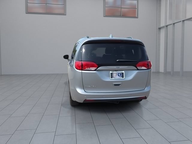 Used 2018 Chrysler Pacifica Touring-L Plus FWD image 7