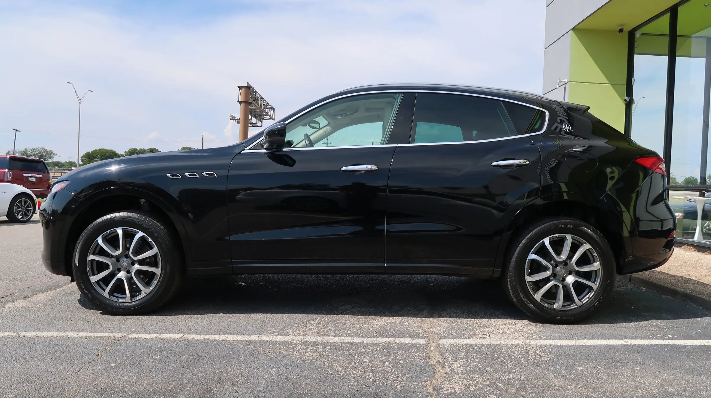 Used 2017 Maserati Levante w/ Luxury Package AWD/4WD image 5