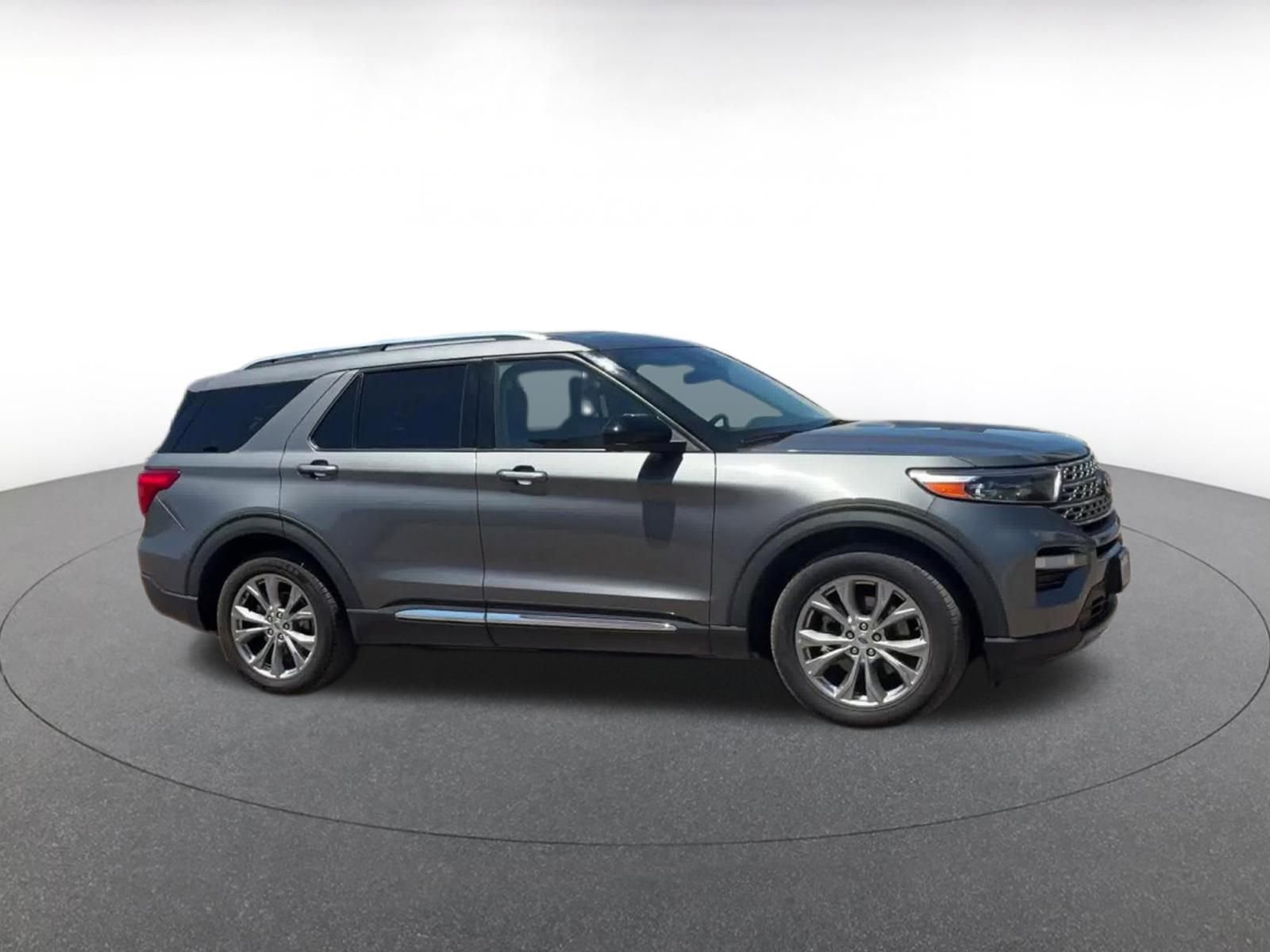 Used 2023 Ford Explorer Limited image 2