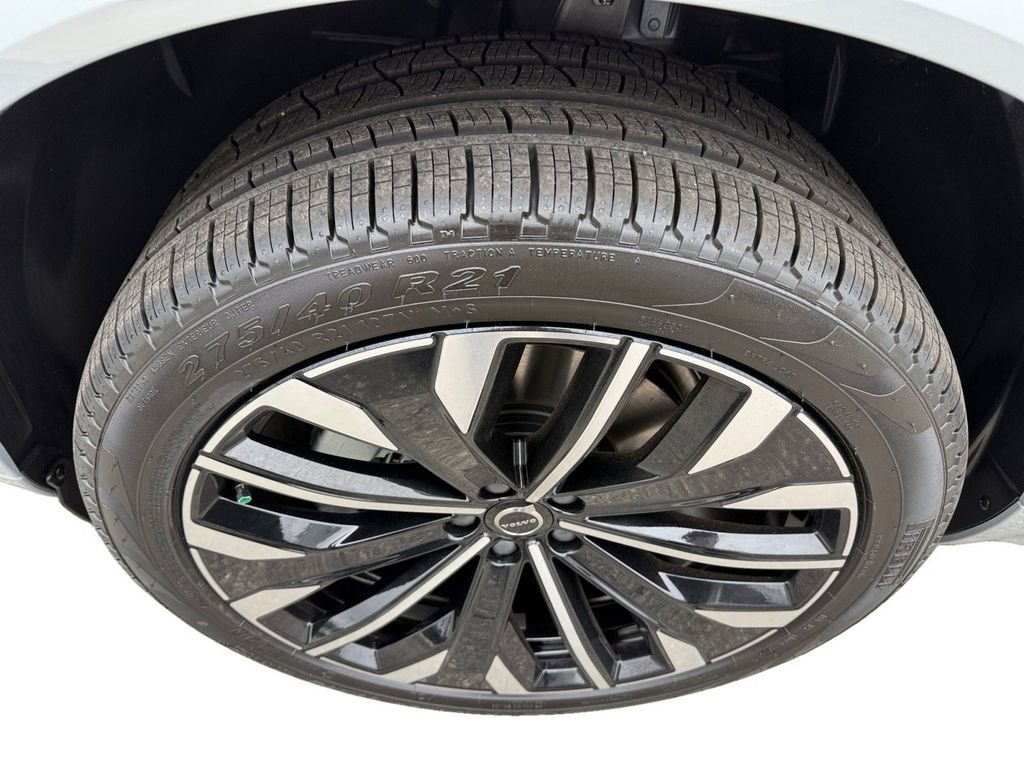 New 2026 Volvo XC90 B6 Plus w/ Protection Package Premier image 8