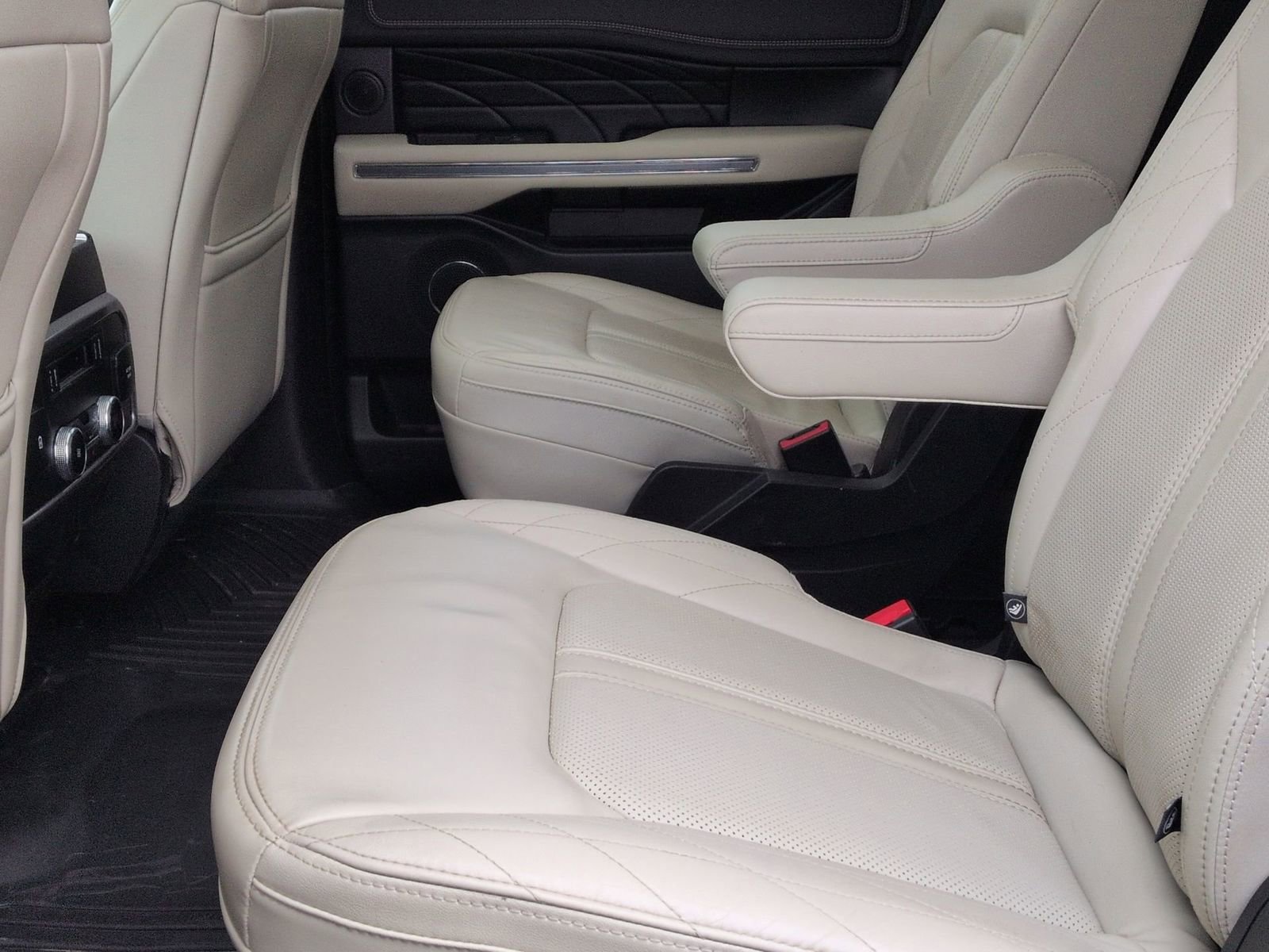 Used 2019 Ford Expedition Platinum image 22