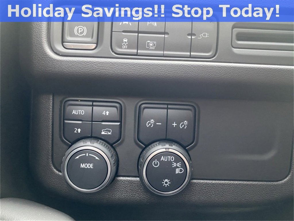 Used 2022 Chevrolet Suburban RST w/ Luxury Package image 15