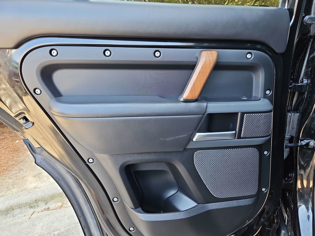 Used 2021 Land Rover Defender 110 X image 31