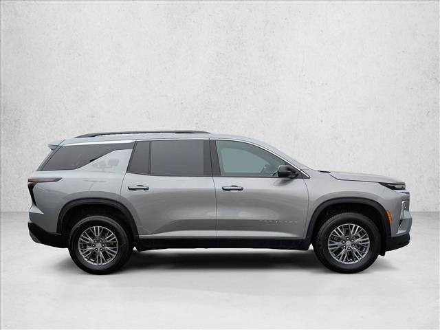 Used 2025 Chevrolet Traverse LT image 4