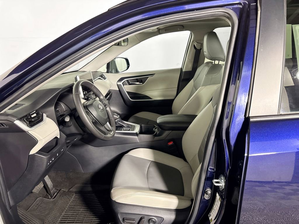 Used 2024 Toyota RAV4 XLE Premium image 11