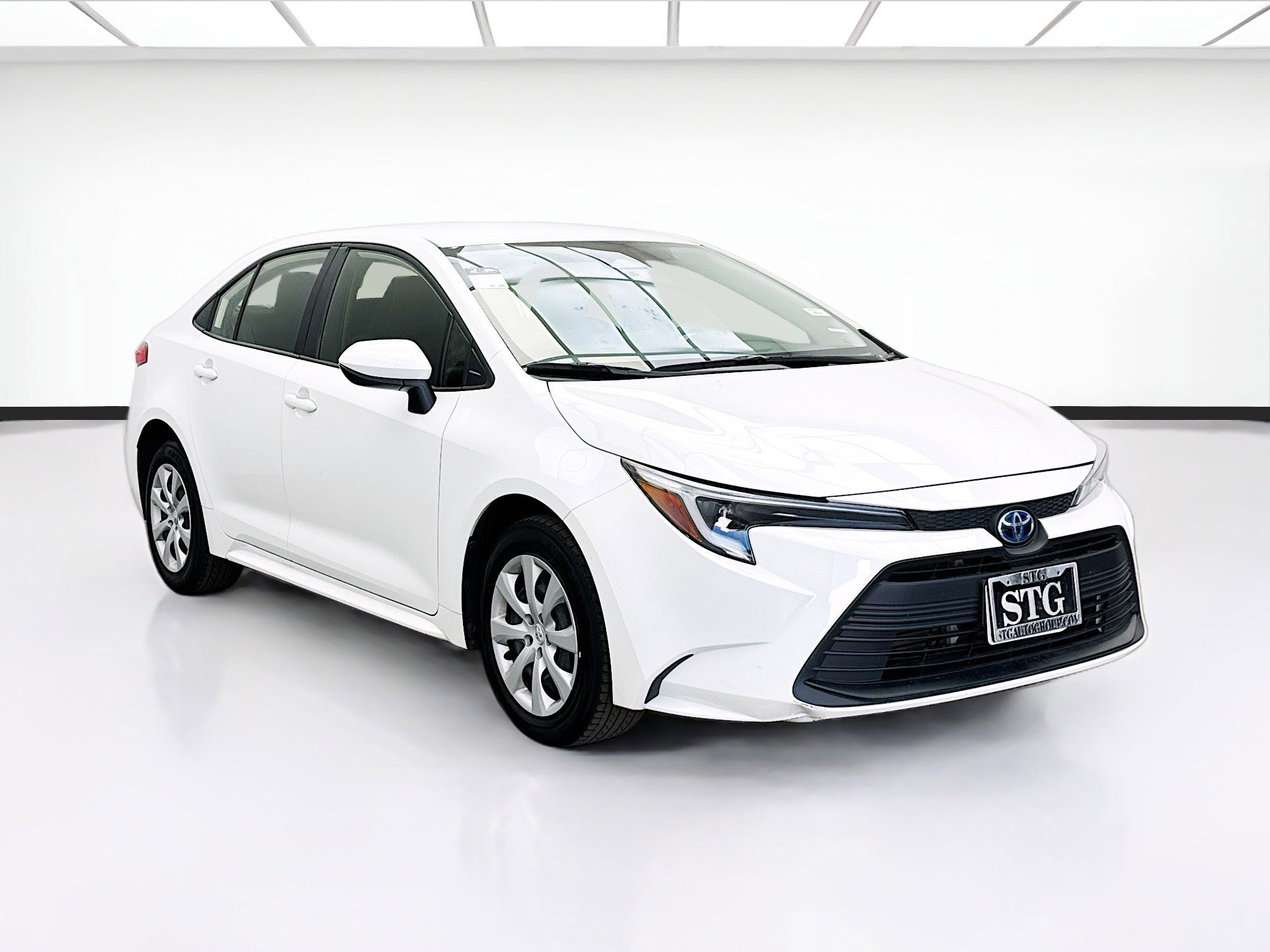 Used 2024 Toyota Corolla LE FWD image 3