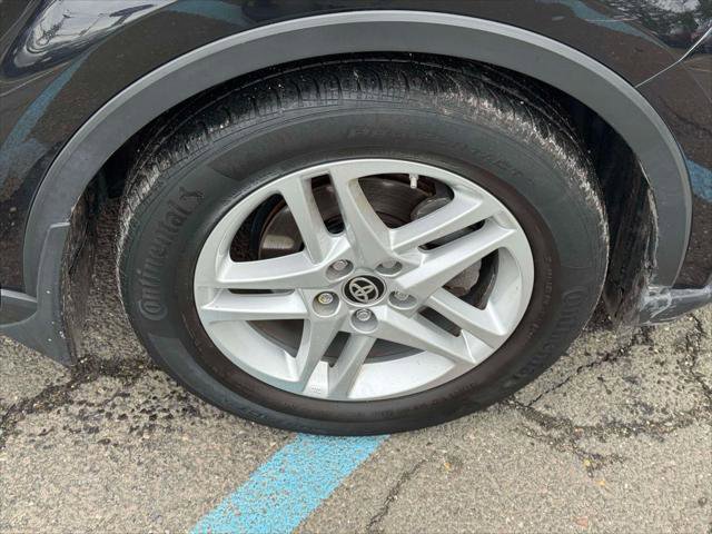 Used 2021 Toyota C-HR LE image 9