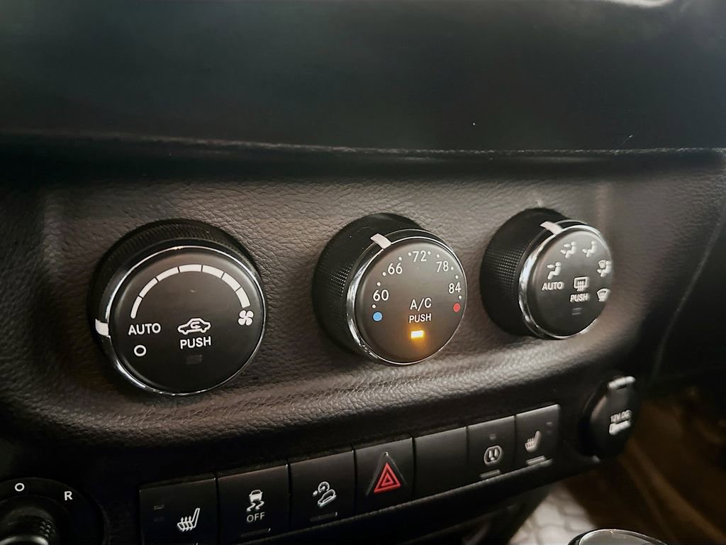 Used 2017 Jeep Wrangler Unlimited Sahara AWD/4WD image 15