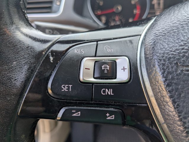 Used 2018 Volkswagen Passat 2.0T SE FWD image 15