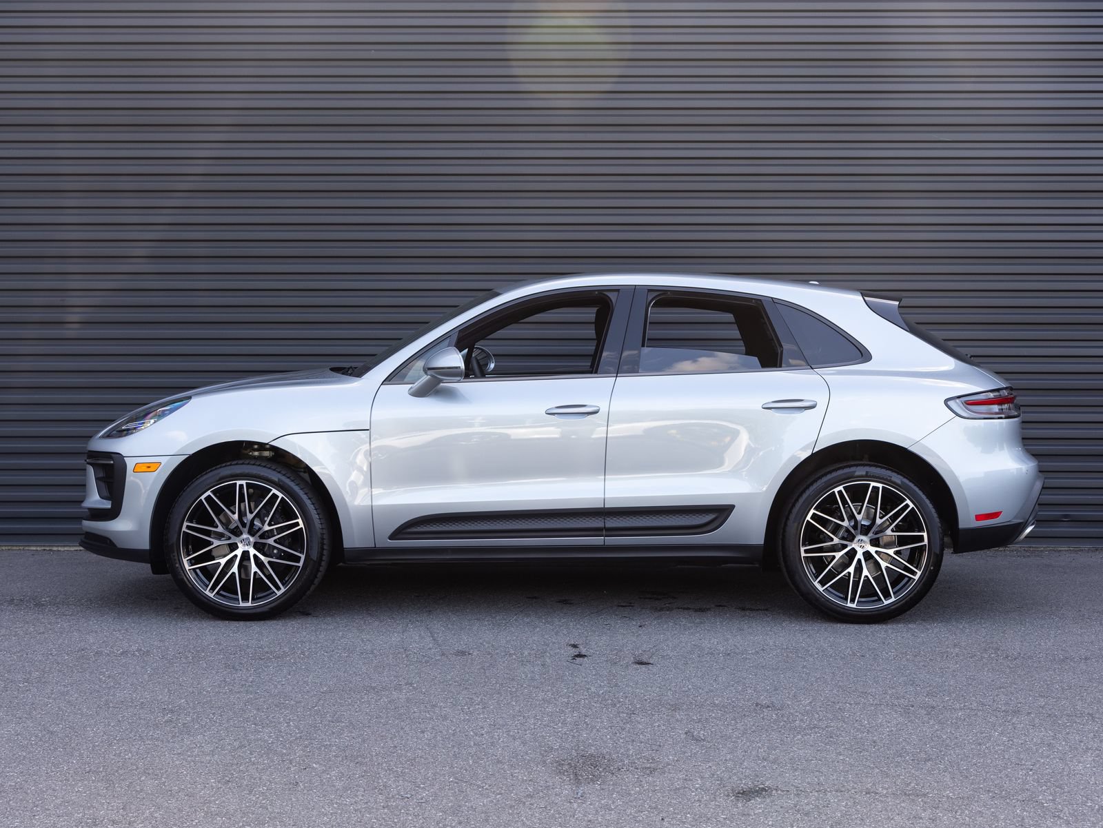 Certified 2026 Porsche Macan AWD/4WD image 2