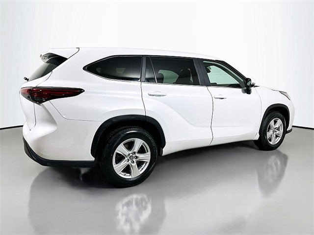Used 2023 Toyota Highlander LE image 7