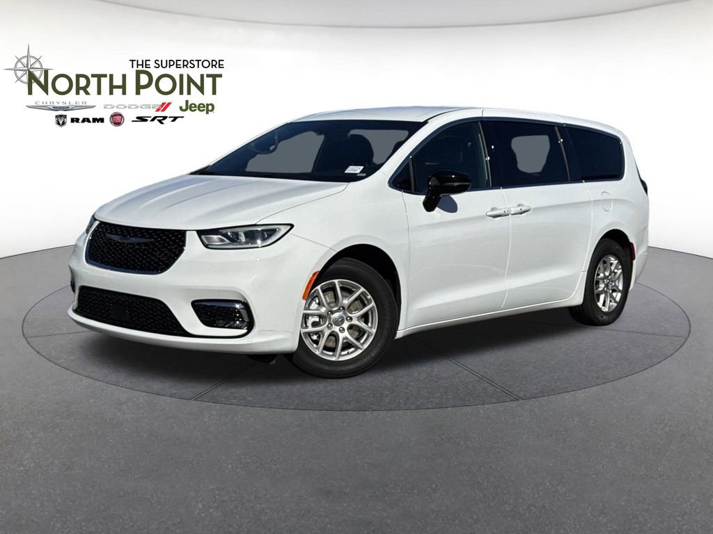 Used 2025 Chrysler Pacifica Select