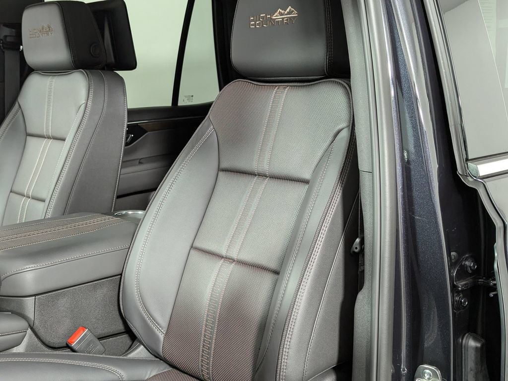 Used 2026 Chevrolet Tahoe High Country AWD/4WD image 17