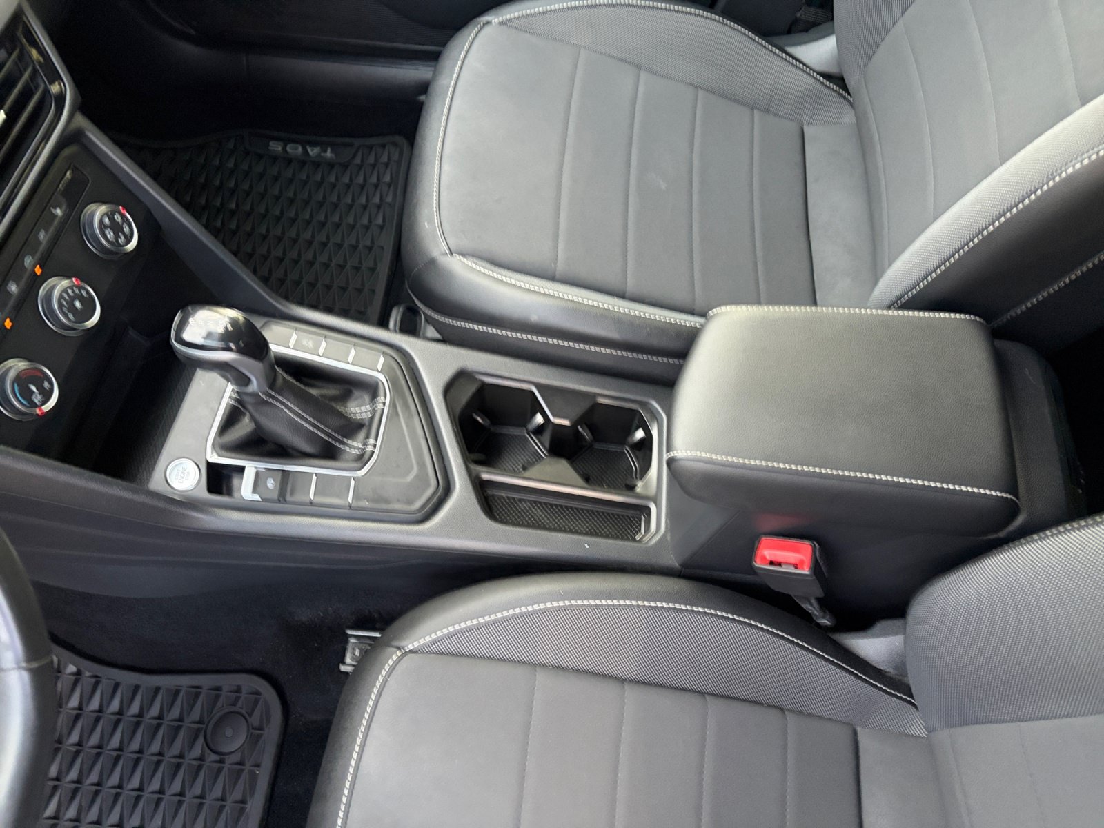 Used 2022 Volkswagen Taos SE FWD image 25