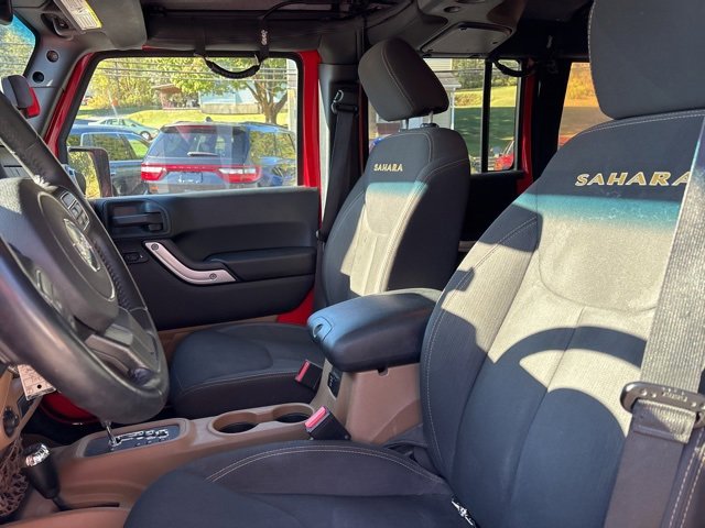 Used 2015 Jeep Wrangler Unlimited Sahara image 12