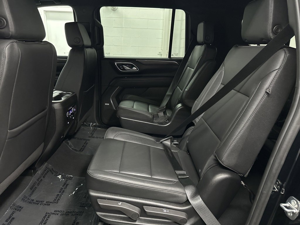 Used 2024 Chevrolet Suburban LT image 32