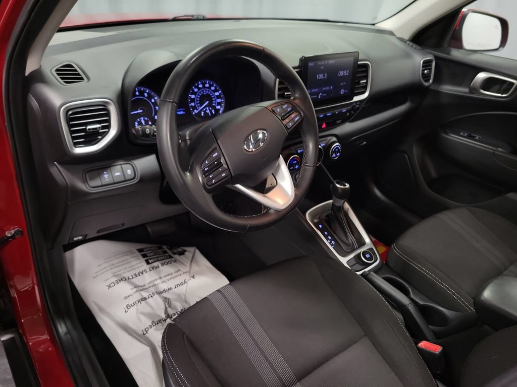 Used 2020 Hyundai Venue SEL w/ Convenience Package FWD image 18