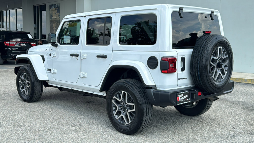 Used 2025 Jeep Wrangler Unlimited Sahara AWD/4WD image 5