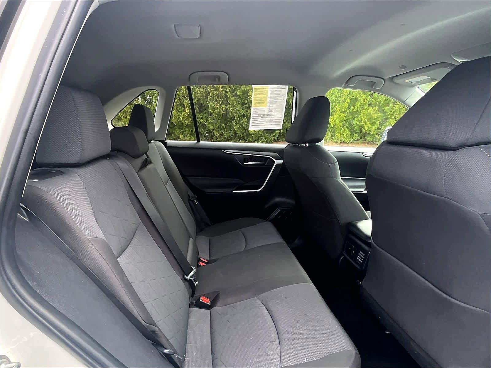 Used 2025 Toyota RAV4 XLE AWD/4WD image 16