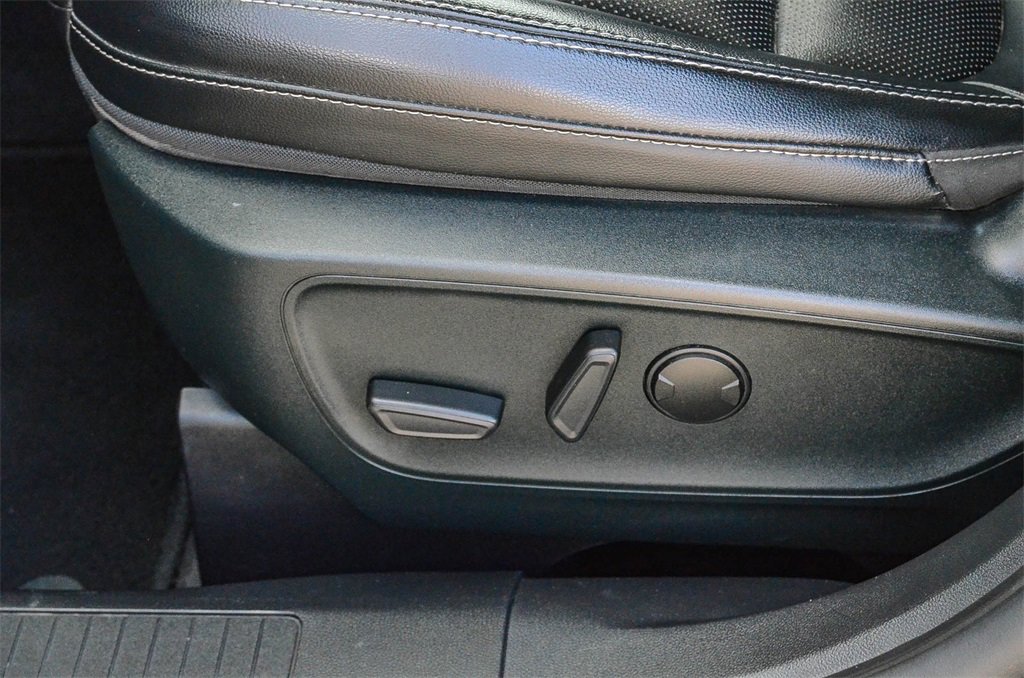 Used 2020 Ford Escape SEL image 23