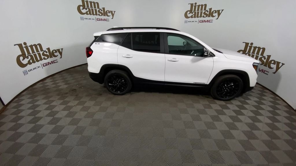 Used 2023 GMC Terrain SLE w/ Driver Convenience Package image 9