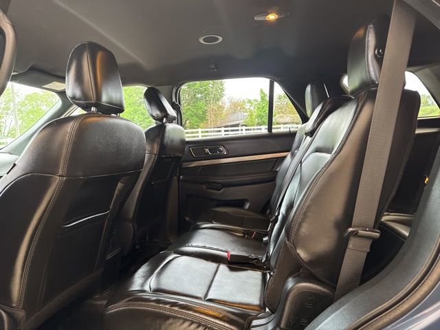 Used 2019 Ford Explorer XLT w/ Equipment Group 202A AWD/4WD image 11