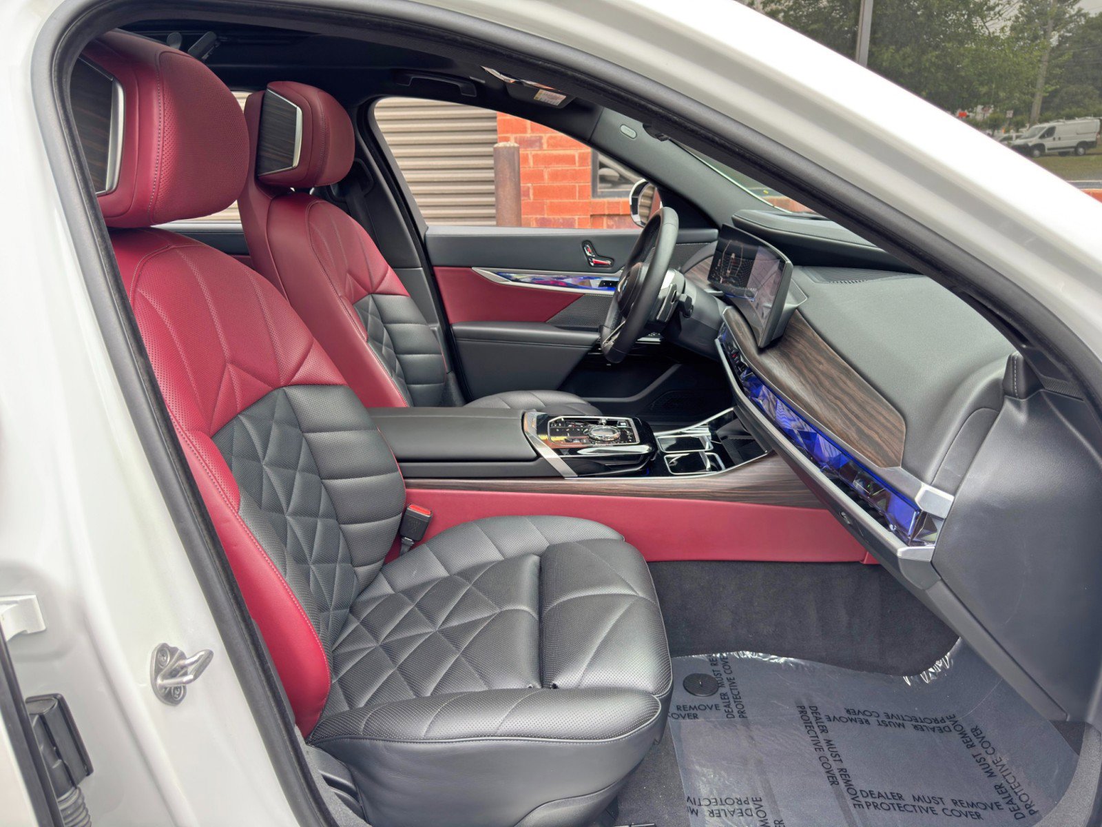 Used 2023 BMW 740i w/ Parking Assistance Package RWD image 17