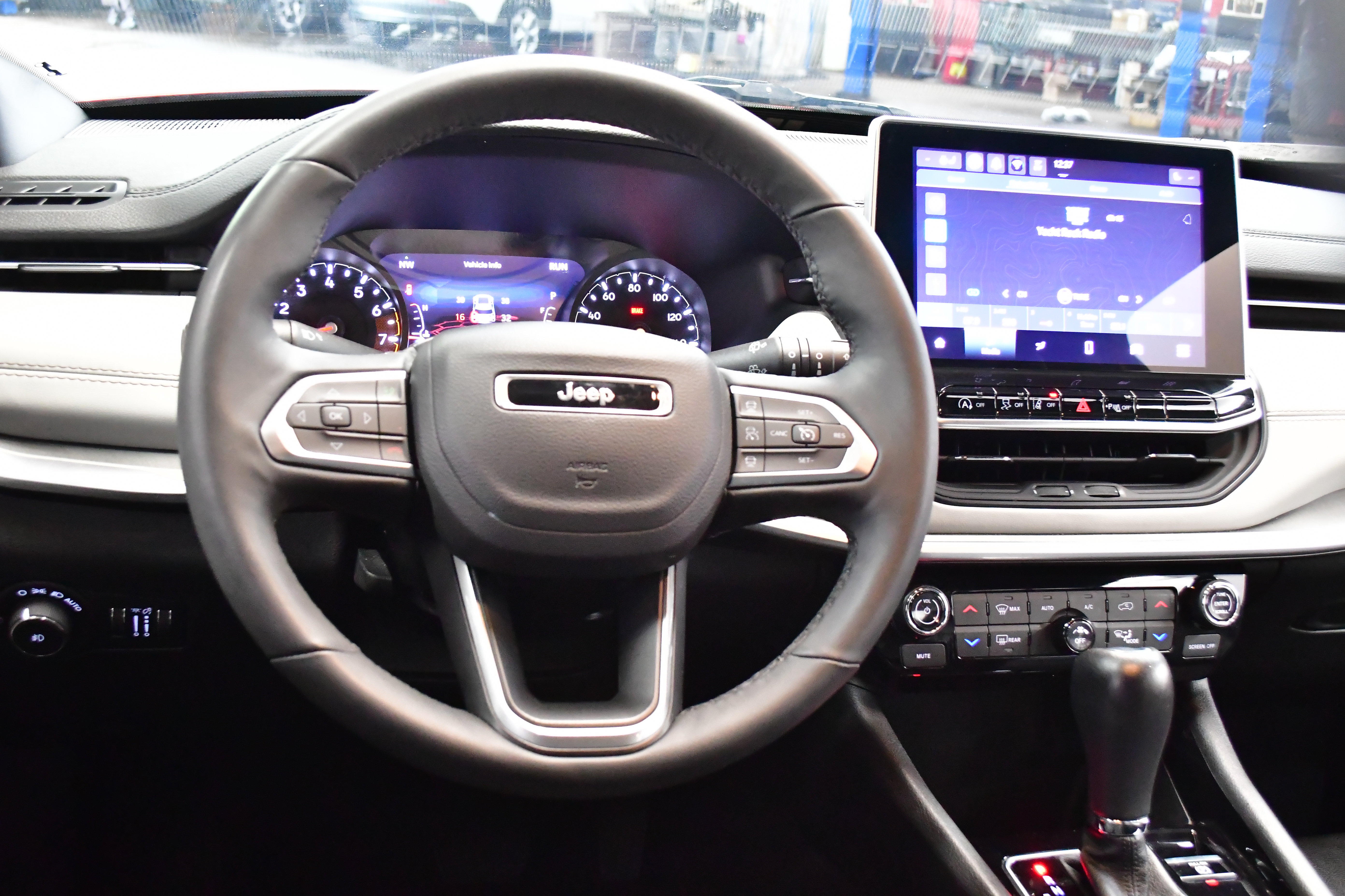 Used 2025 Jeep Compass Limited AWD/4WD image 9