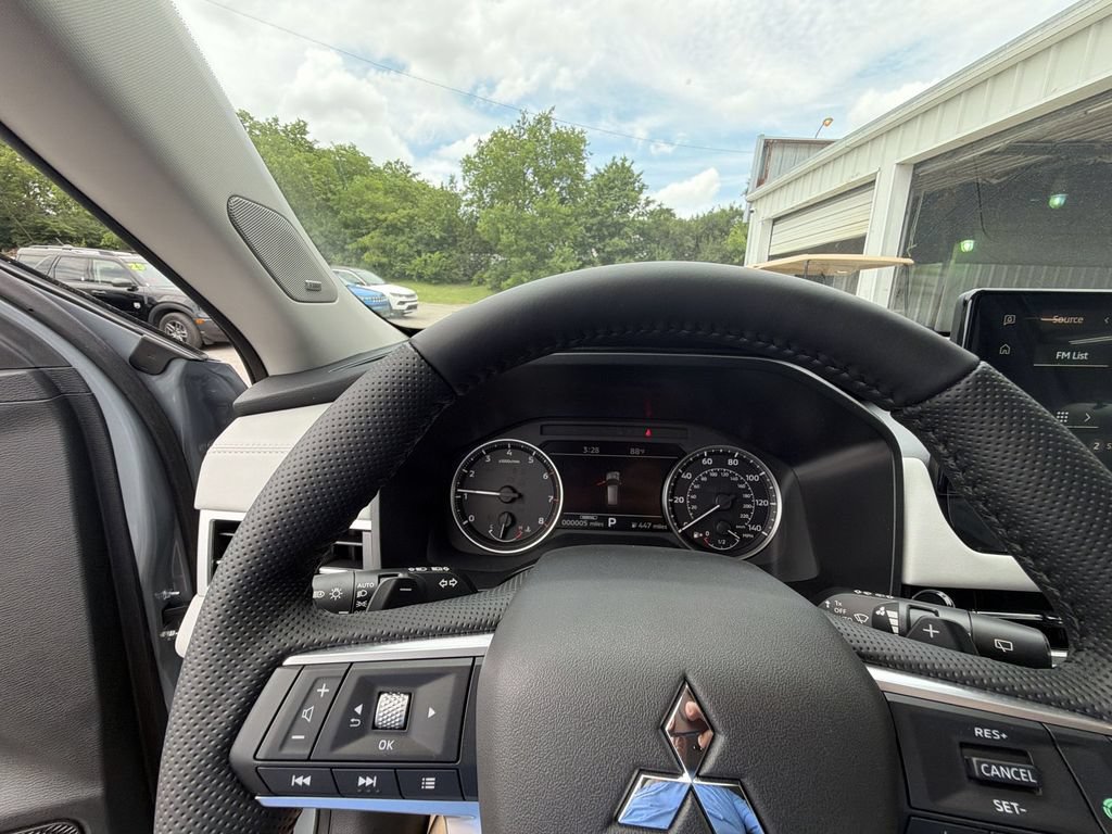 New 2026 Mitsubishi Outlander SE FWD image 15