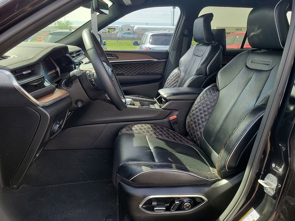 Used 2023 Jeep Grand Cherokee Summit w/ Adv Protech Group IV image 10