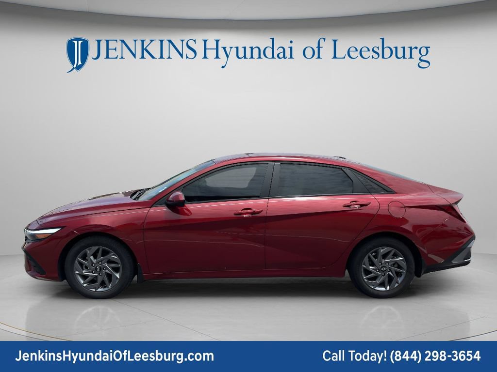 Certified 2024 Hyundai Elantra SEL FWD image 9