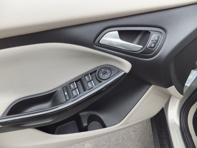 Used 2015 Ford Focus Electric Hatchback FWD image 11