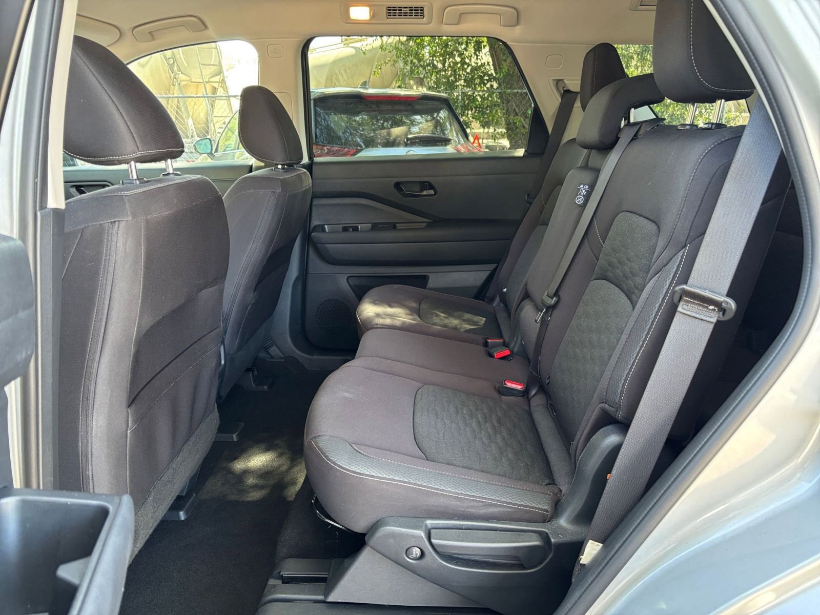 Used 2024 Nissan Pathfinder SV image 41