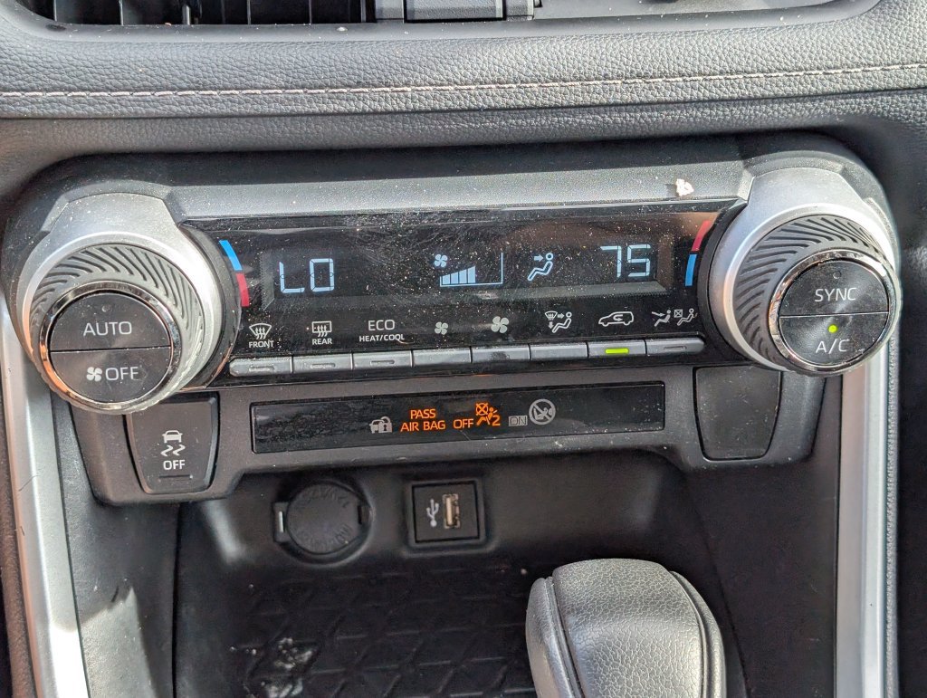 Used 2024 Toyota RAV4 LE AWD/4WD image 16