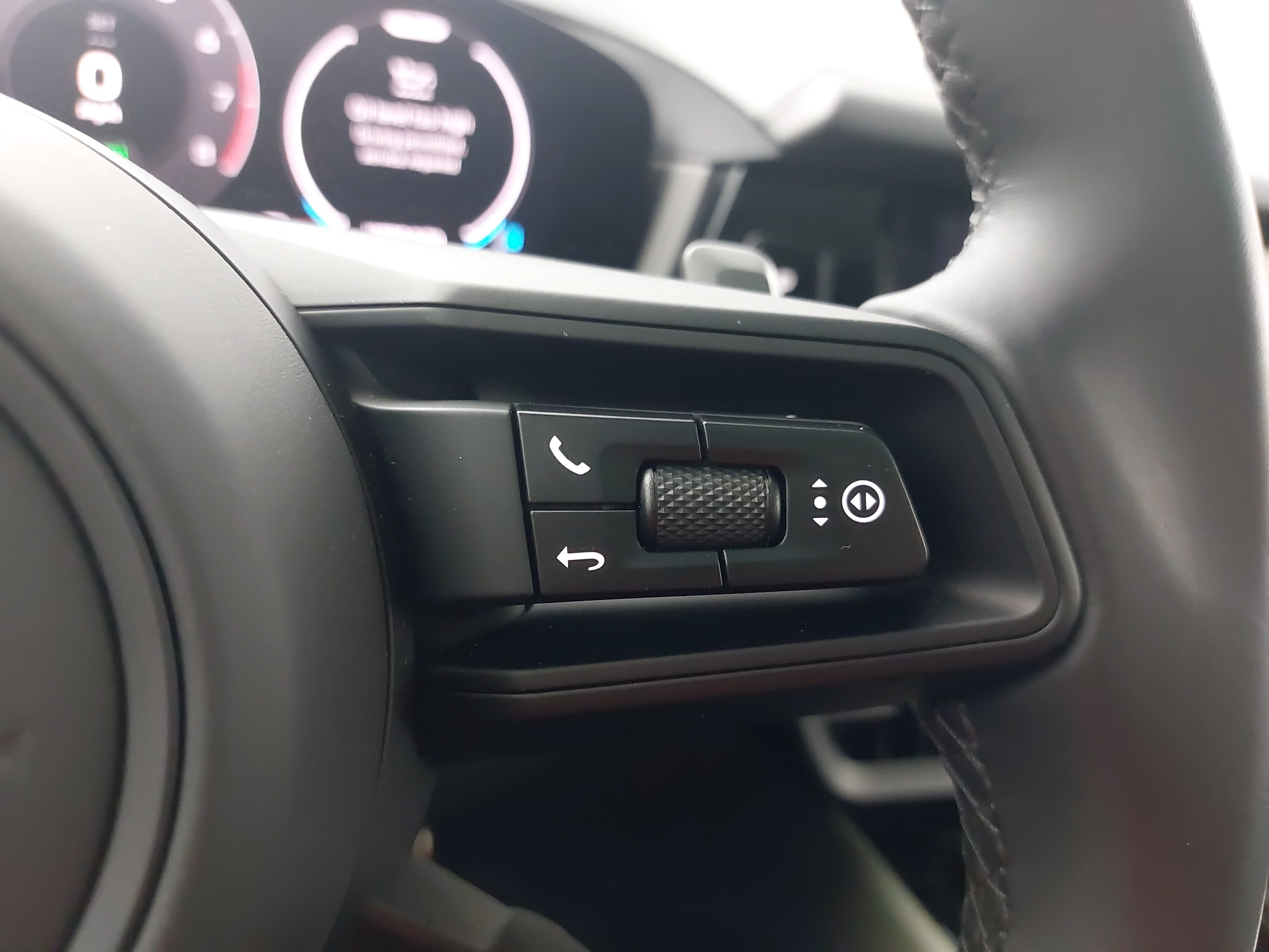 Certified 2025 Porsche Cayenne E-Hybrid AWD/4WD image 20