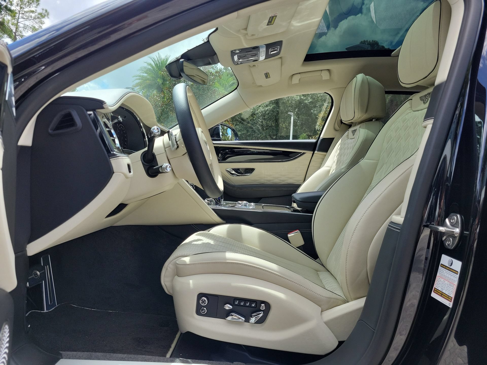 Used 2021 Bentley Flying Spur V8 AWD/4WD image 35