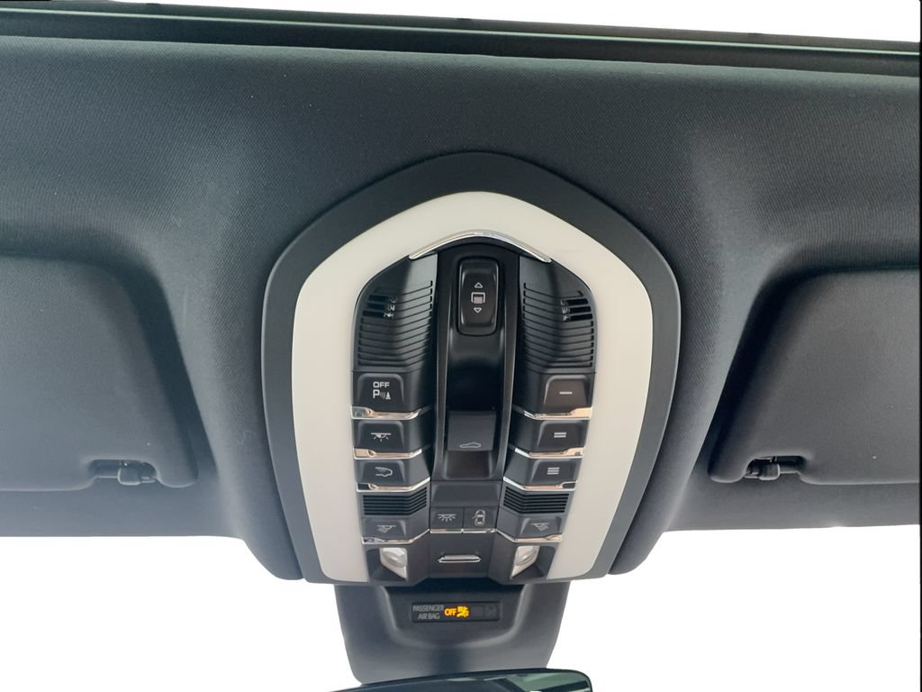 Used 2023 Porsche Macan Turbo AWD/4WD image 43