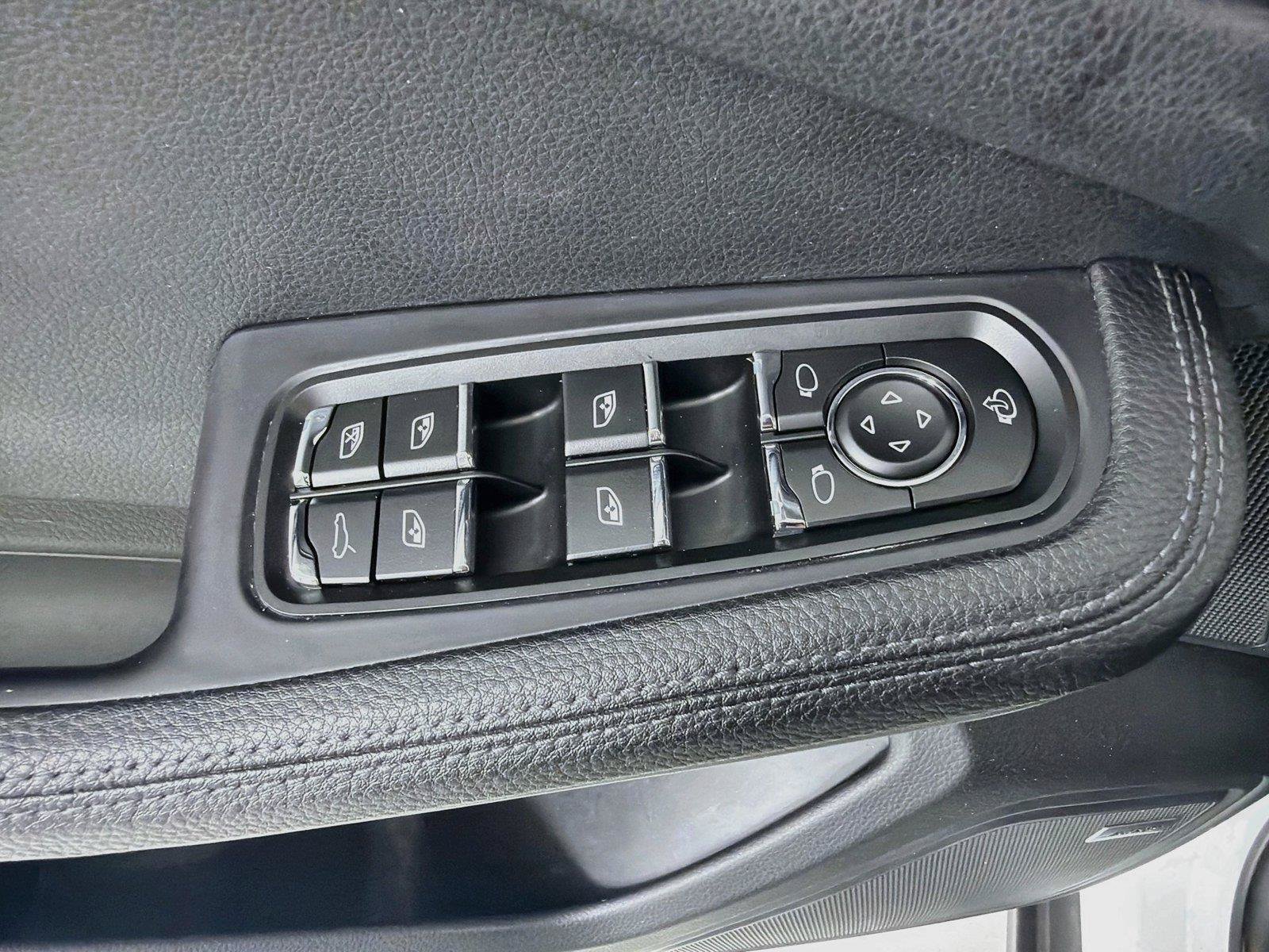 Used 2022 Porsche Macan AWD/4WD image 8