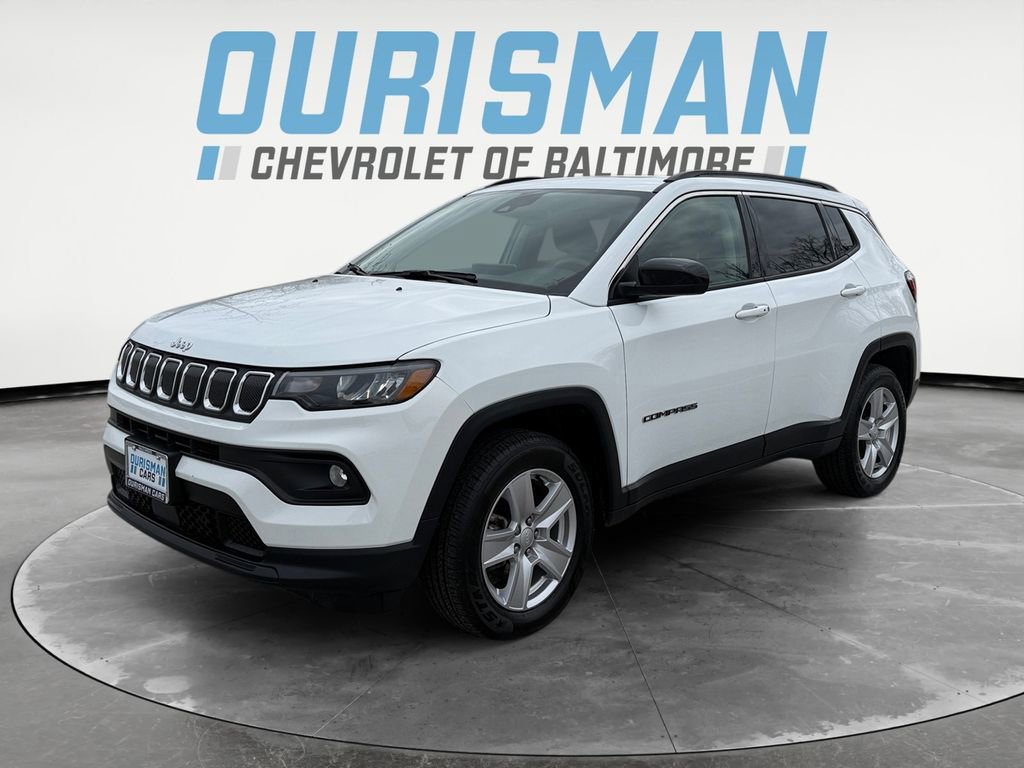 Used 2022 Jeep Compass Latitude w/ Sun and Sound Group AWD/4WD image 3