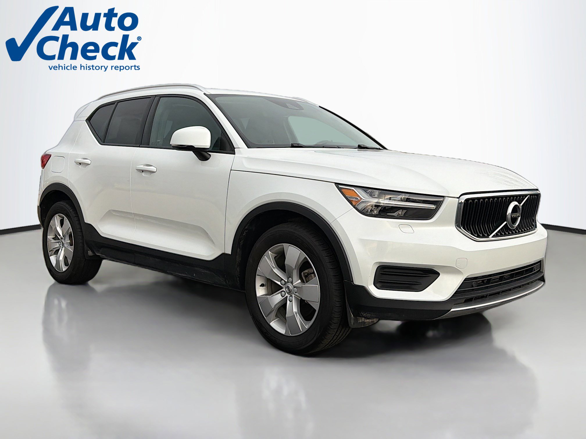 Used 2022 Volvo XC40 T5 Momentum AWD/4WD image 1