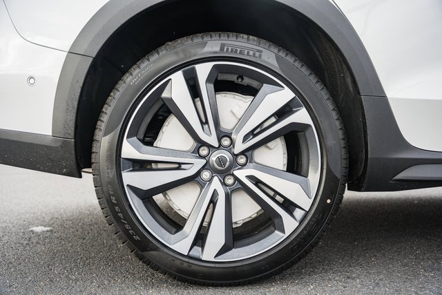 New 2026 Volvo V60 B5 Cross Country Plus w/ Protection Package Premier image 20