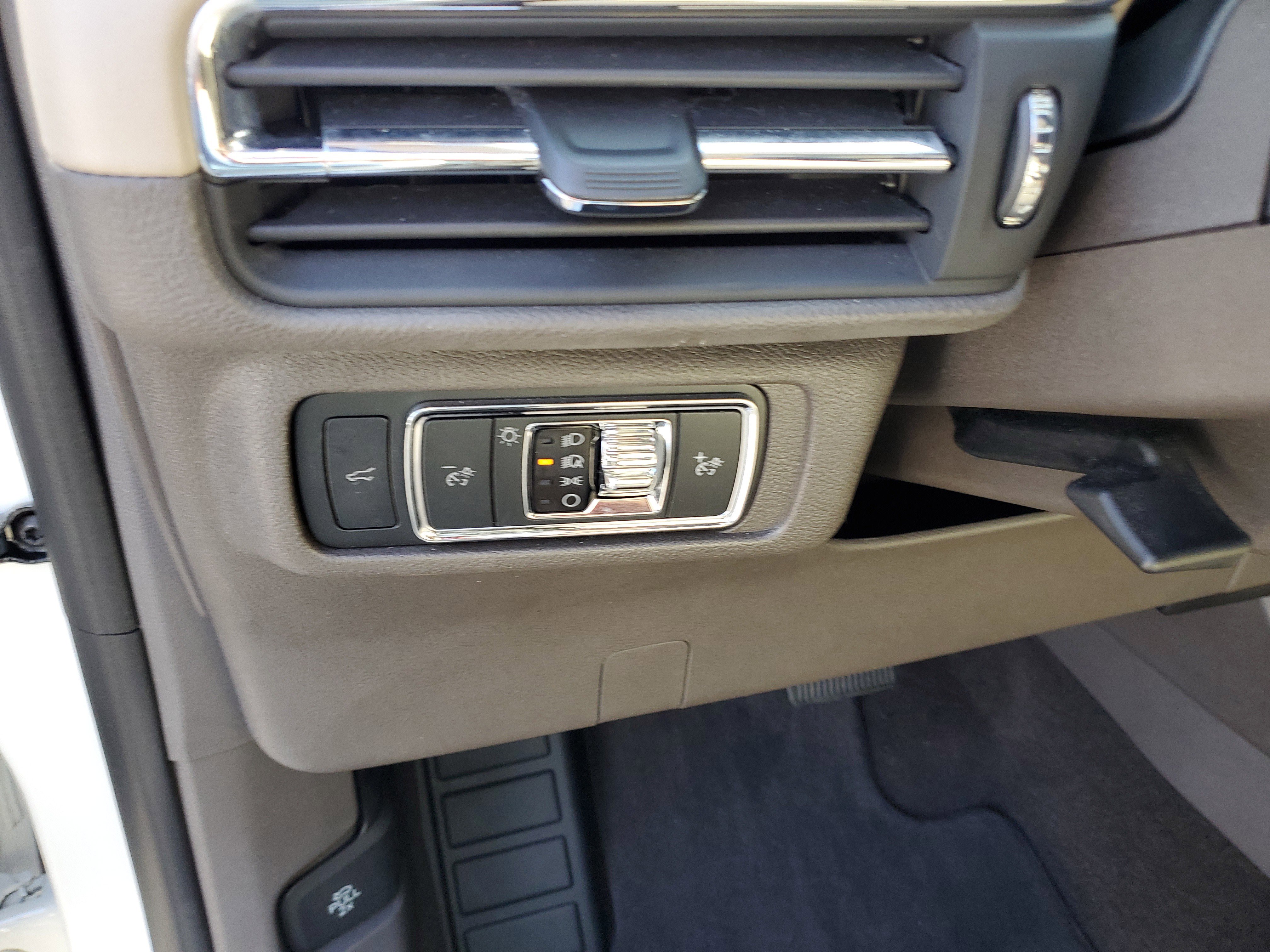 Certified 2022 Lincoln Corsair FWD image 17