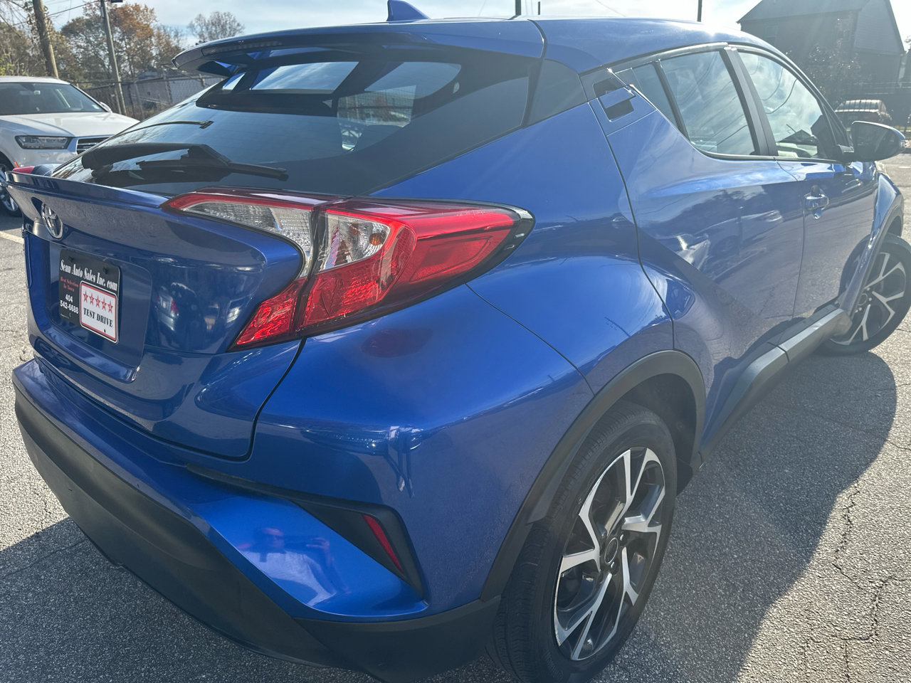 Used 2018 Toyota C-HR XLE image 3