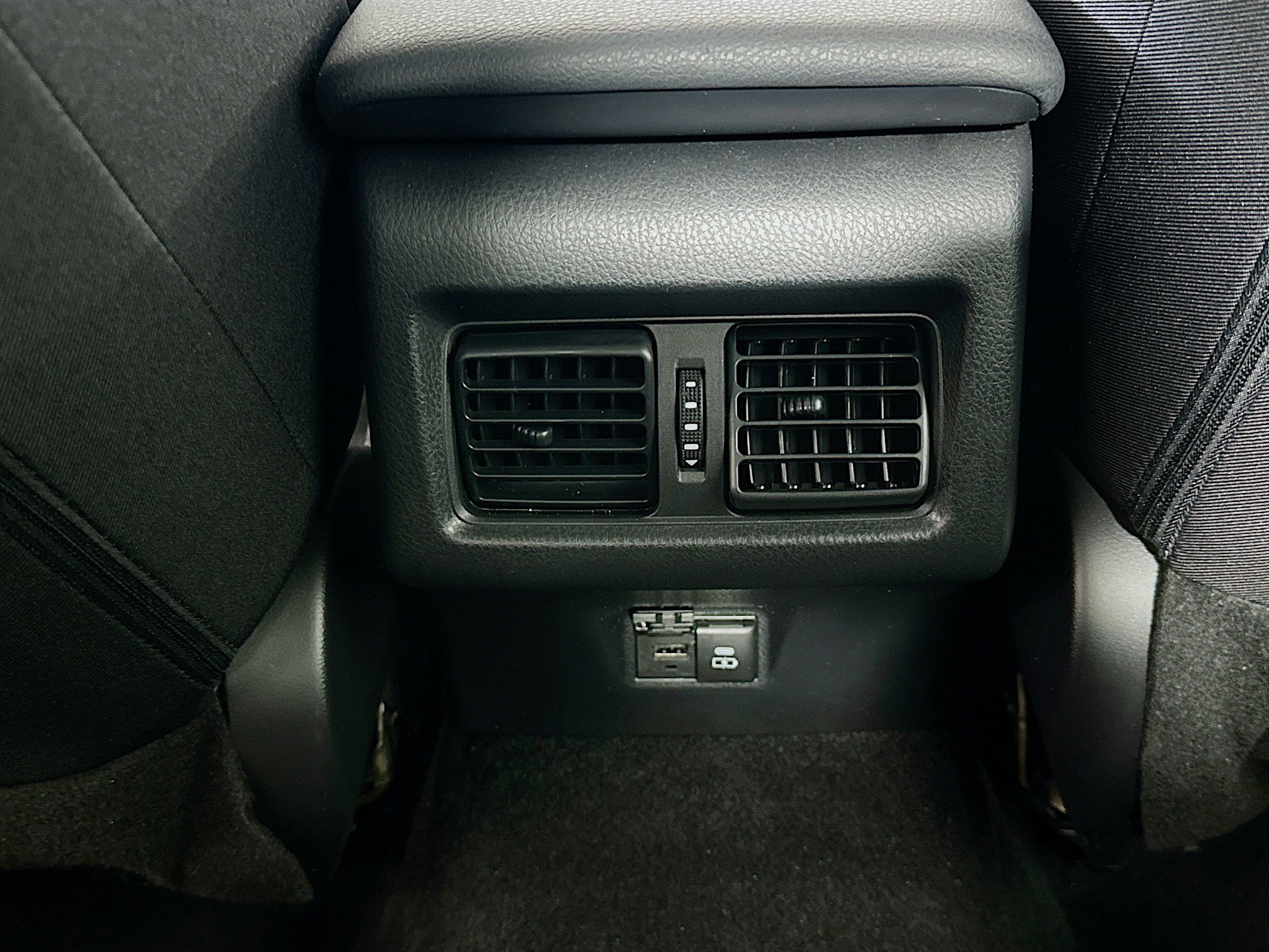 Used 2025 Toyota Camry LE image 28