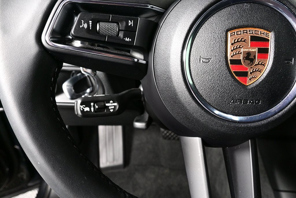 Certified 2025 Porsche Macan image 10