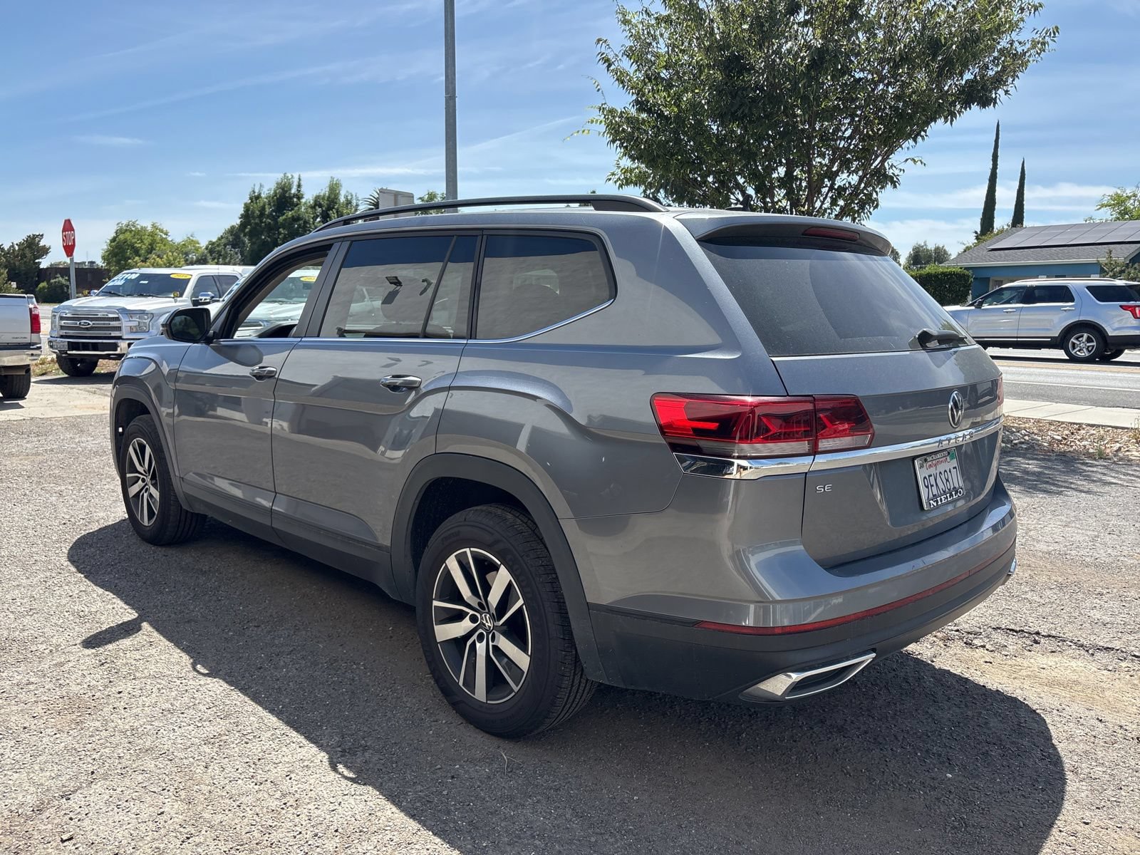 Used 2023 Volkswagen Atlas SE FWD image 3